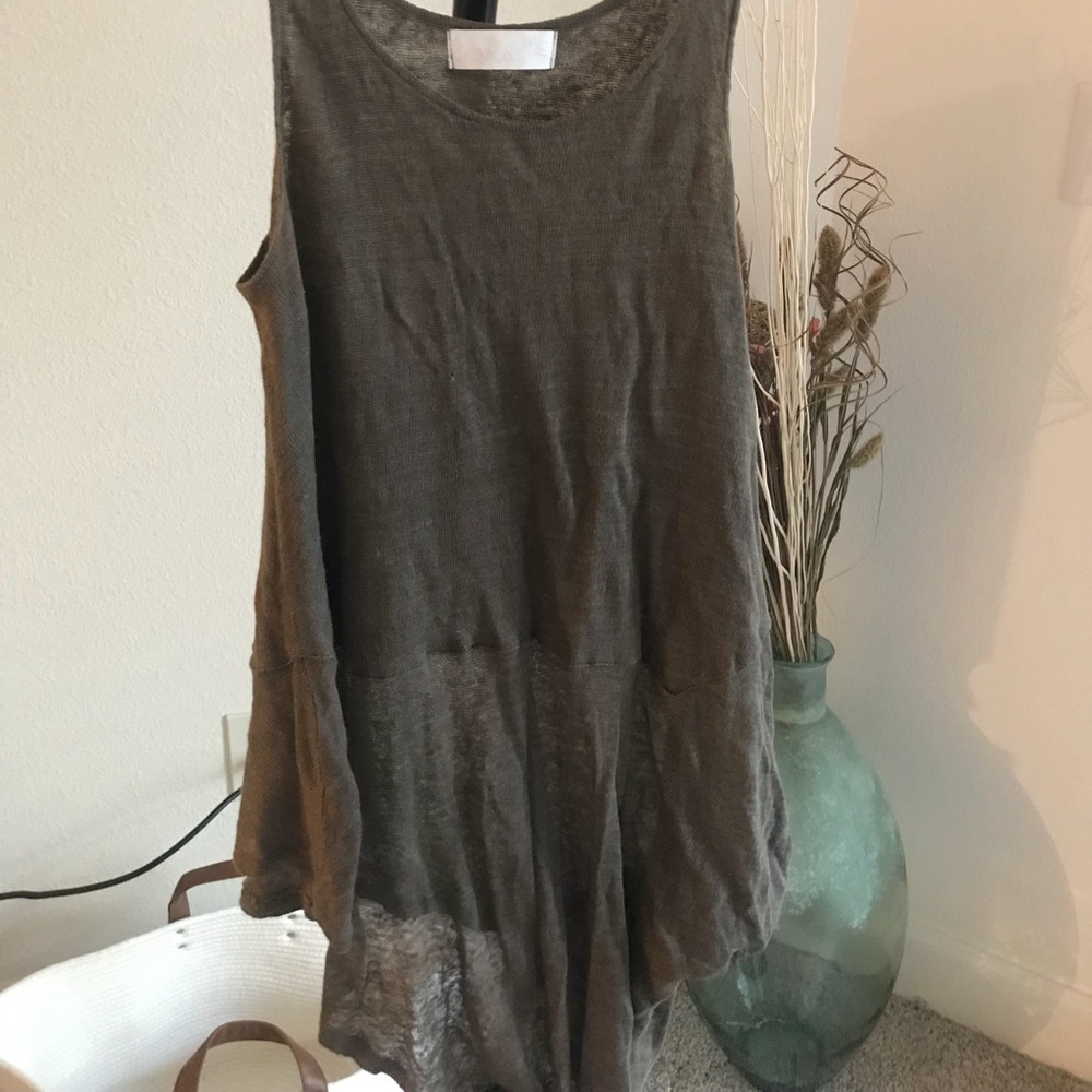 ⭐️$20 sale⭐️ boho asymmetrical linen tank top - Picture 3 of 6